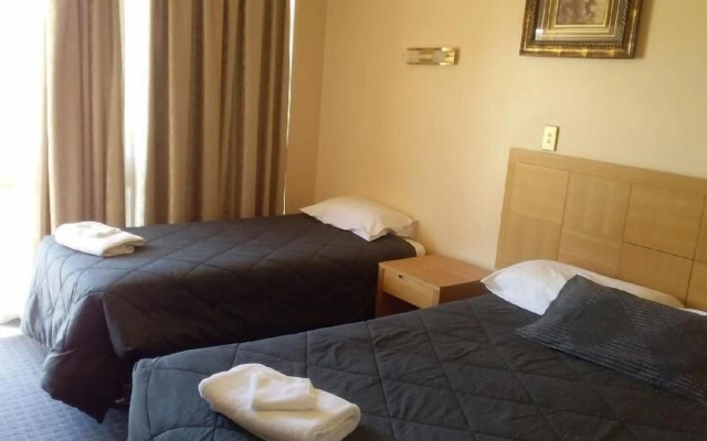 Desert Sand Motor Inn