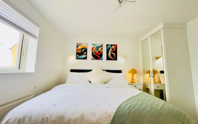 Kensington Bliss - 3 Bedroom House in Colchester