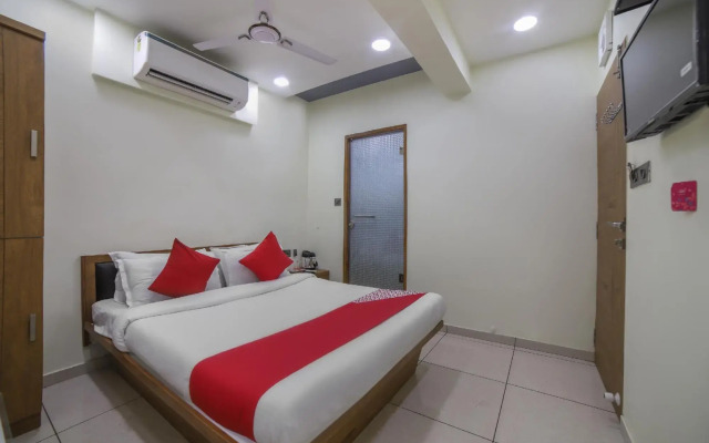 OYO 66877 Hotel VM Palace