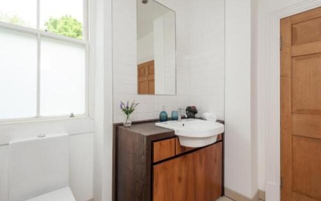 The Lochside House Residence