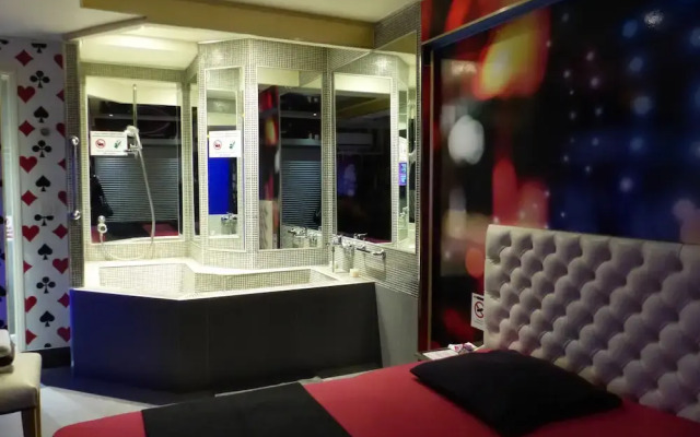 Love Hotel a Paris - Adults Only