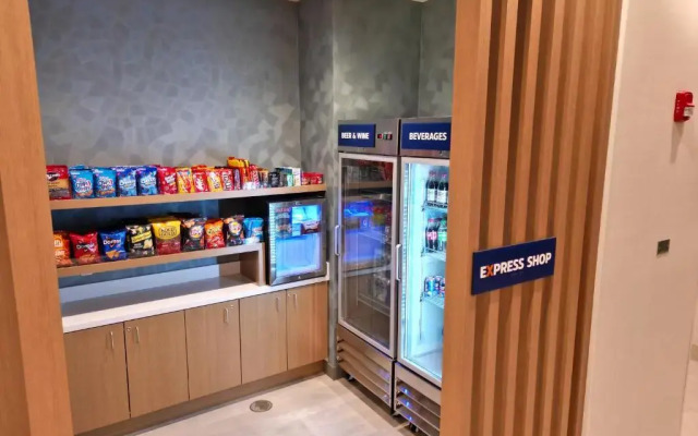 Holiday Inn Express & Suites Chicago Schaumburg by IHG