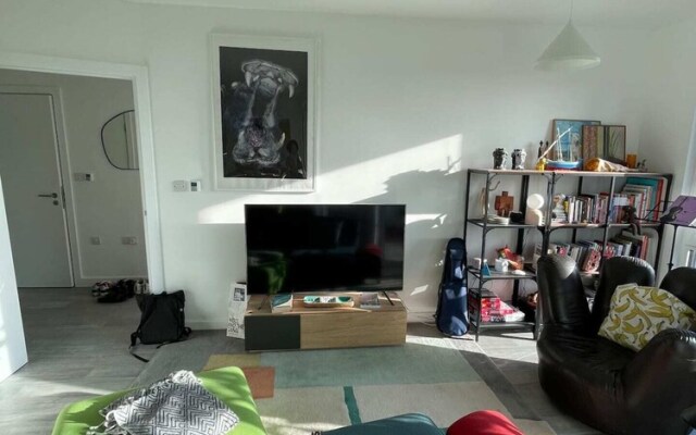 Bright 1BD Flat W/balcony - Heart of Brixton!