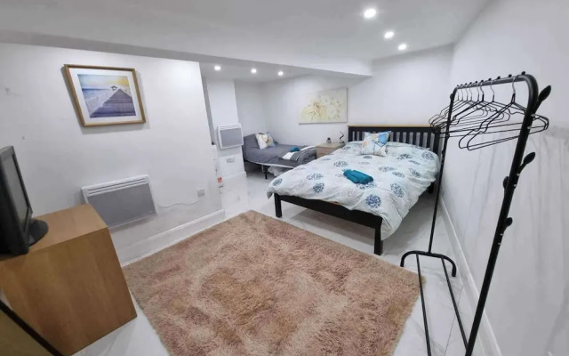 Cozy Sleep 5 Hudds Base -work/travel, Free Parking