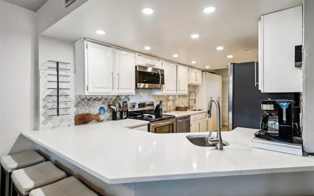 Inlet Reef 518 2 Bedroom Condo by RedAwning