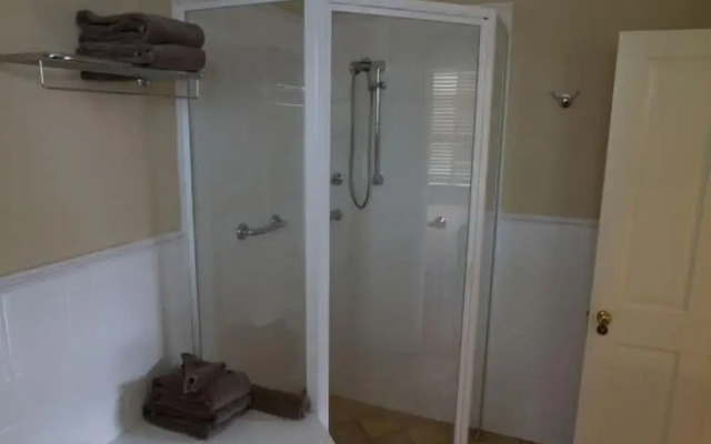 Tizzana Winery Bed & Breakfast