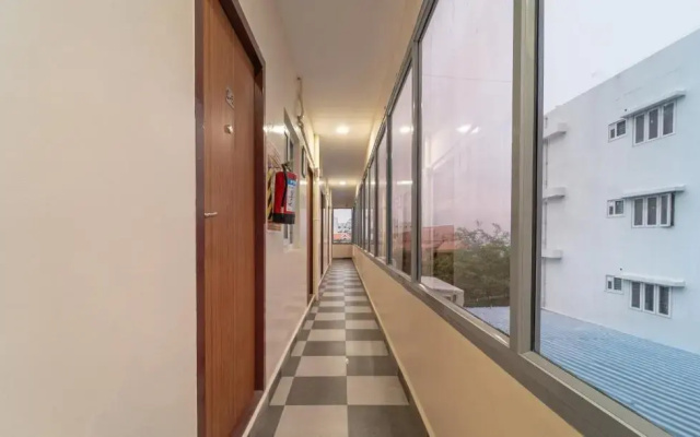 Itsy Hotels Everest Leela Residency