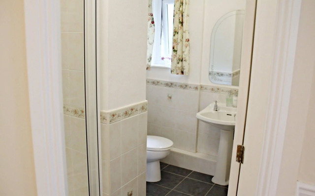 Beaumont House with FREE off-site Health Club - Adults Only