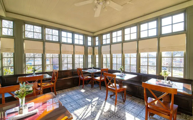 The Lafayette Inn