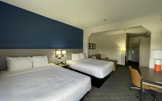 Comfort Suites