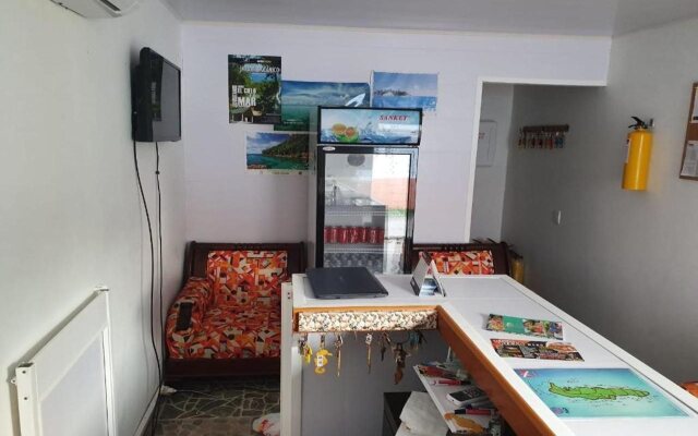 Victoria's Gennie Bay Village Hostal