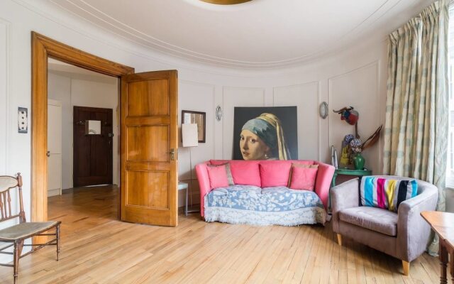 Catching Unique 1 Bedroom Apartment
