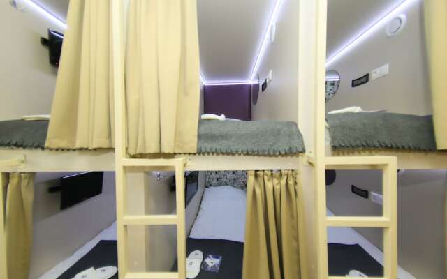 Kupe Capsule Hotel & Hostel