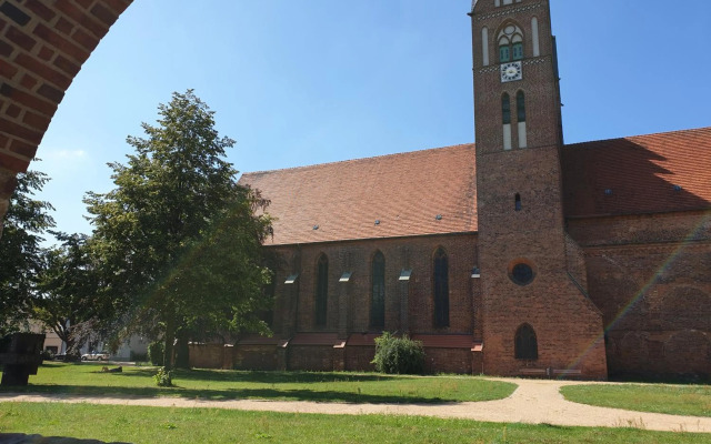 Travel Art Boardinghouse