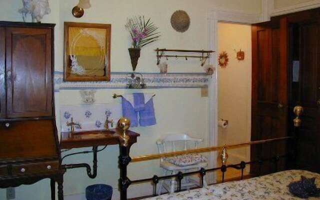 Robins Nest Bed & Breakfast