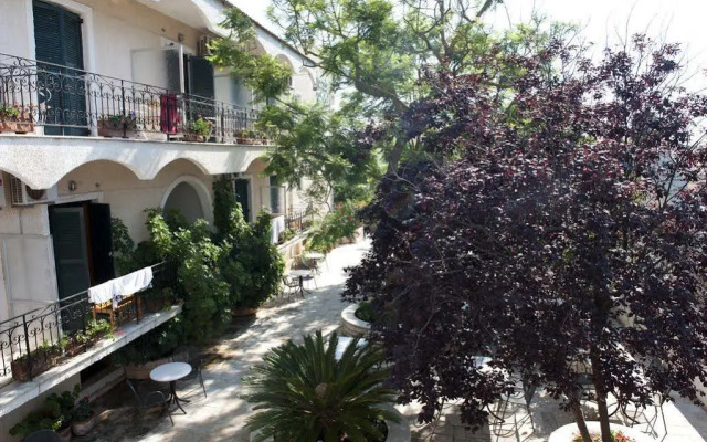 Marie Hotel