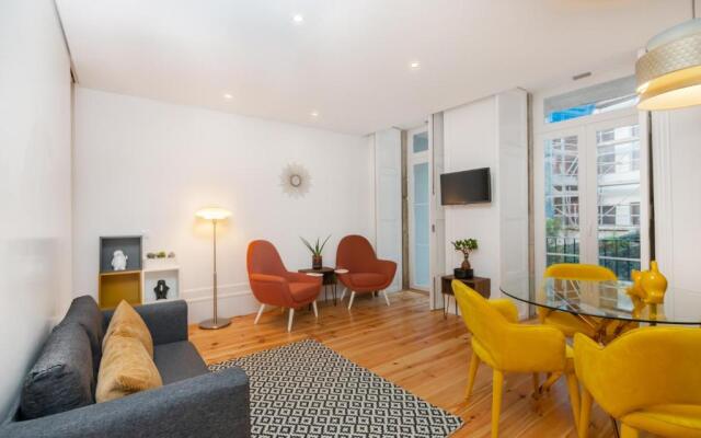 Low Cost Parking - Private Garden - Almada 392