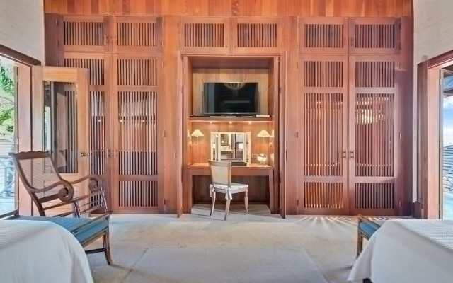 Magnificent Eight Bedroom Holiday Home