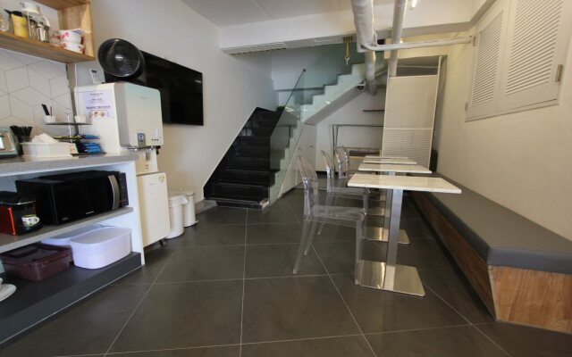 B my guesthouse - Hostel