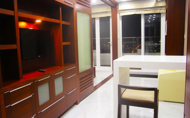 Nancy Thuy Tien Apartment 1012