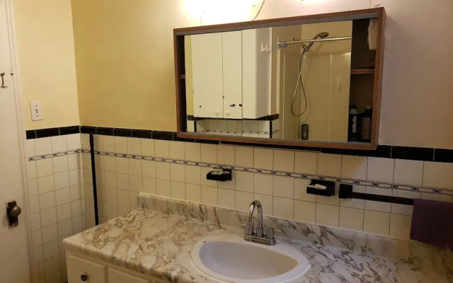 Apartment near Metro Monk Station