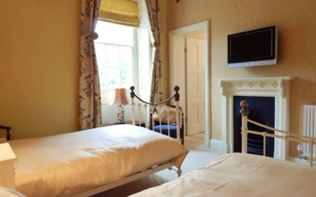 Westgate Manor