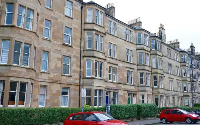 Stylish 3-Bedroom Period Apt Close To City Centre