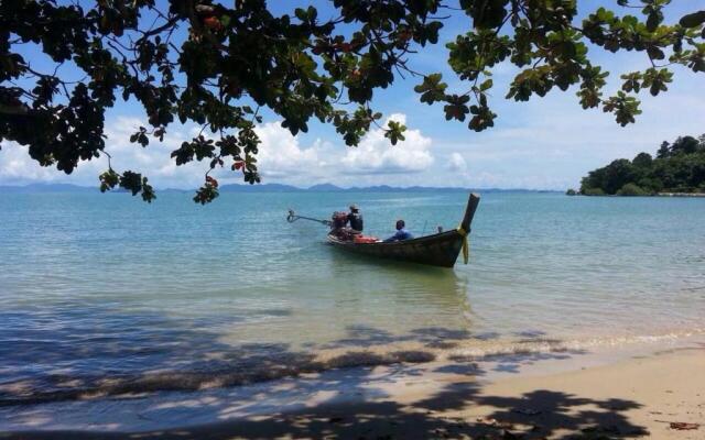 Koh Sirey Beachfront Pool Villa