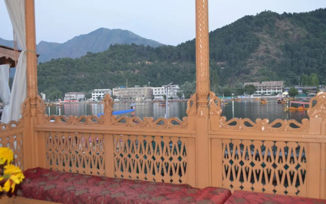 New Alexandra Houseboats