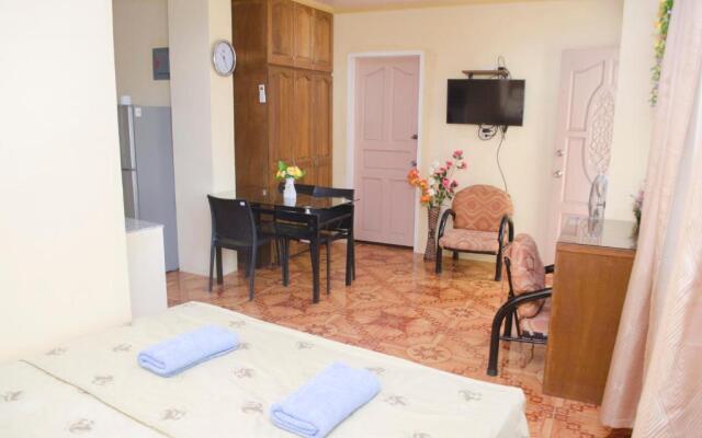 Julz Tropical Apartments