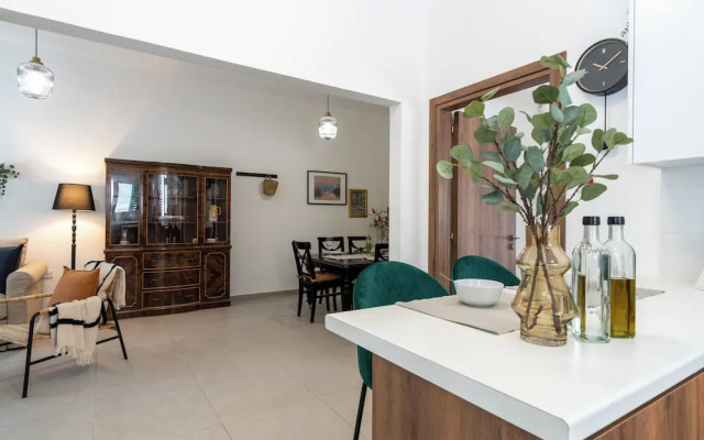 Arty Haven Spacious 3BR House in Larnaca