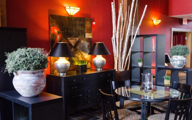 Holiday Inn Pewaukee - Milwaukee West by IHG