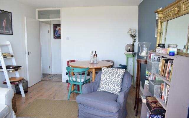 2 Bedroom Apartment Near Central London
