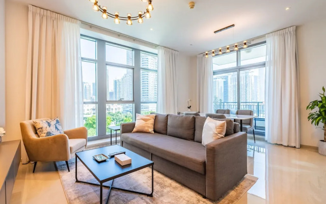 Modern DT Escape1BR with Upscale Comfort