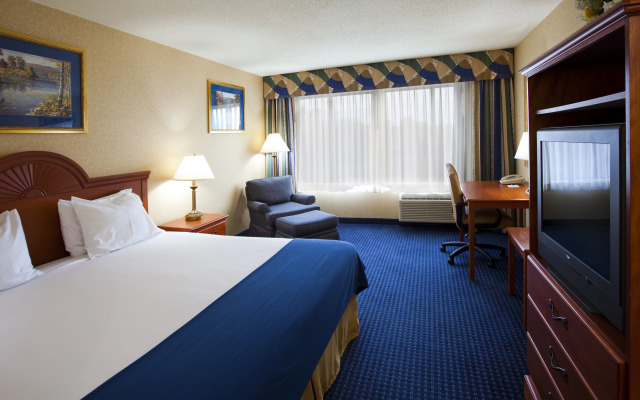Holiday Inn Express Syracuse Airport by IHG