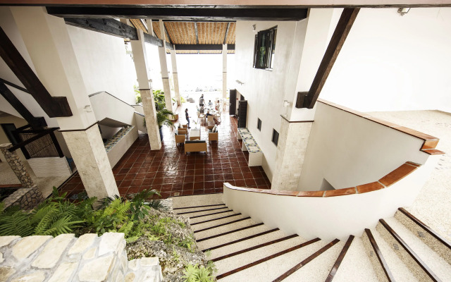 Emoha Dive Resort