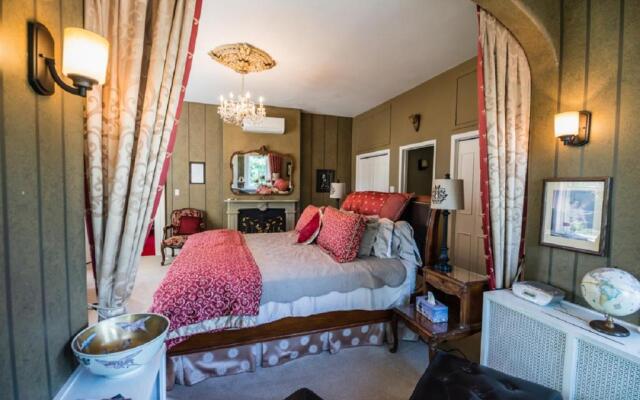 Hughson Hall Bed & Breakfast