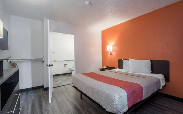 Motel 6 Norcross, GA - Atlanta Northeast