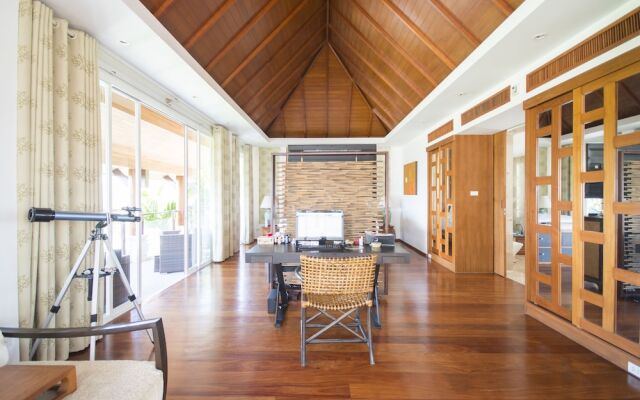 4-BR Seaview Villa with Large Pool at Surin Beach