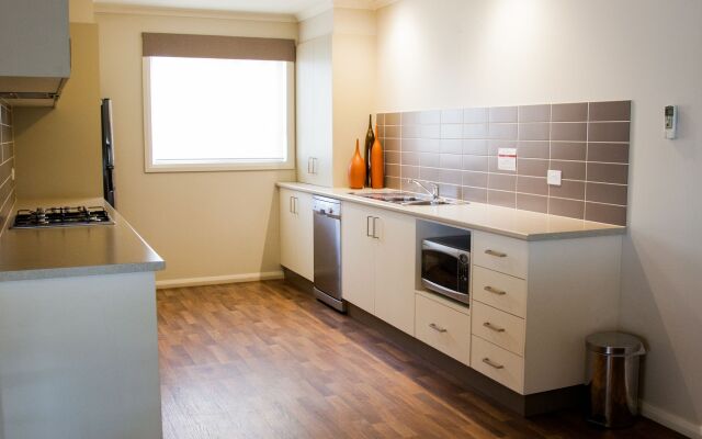 National Hotel Complex and Bendigo Central Apartments