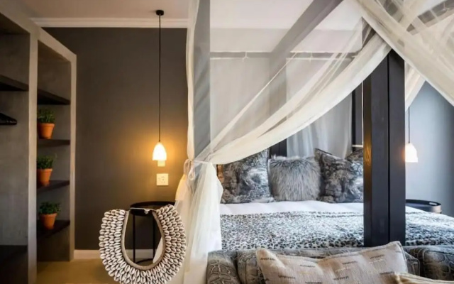 Safari Moon Luxury Bush Lodge