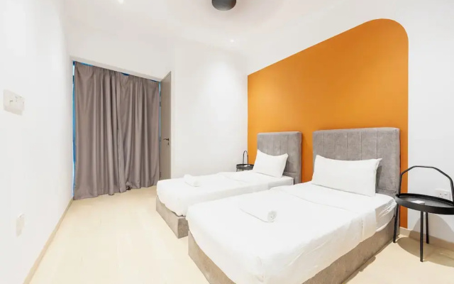 Moonway Luxury Suites At Eaton Residence