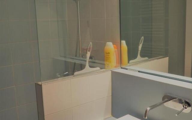 Apt Golfe Juan - 5min des plages - Parking privée - Piscine Rooftop