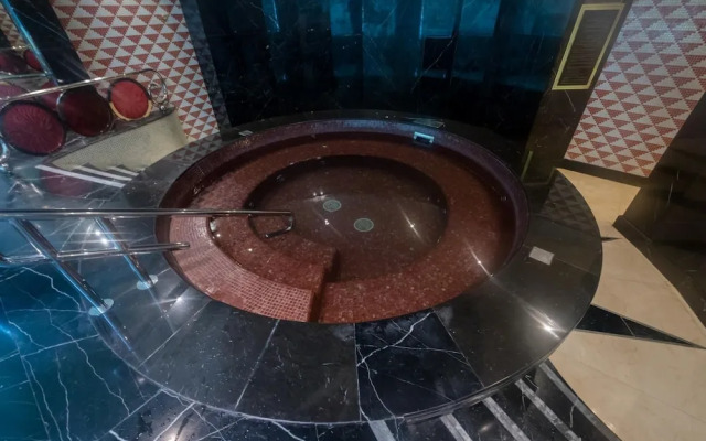 Luxury Urban Retreat w Burj Khalifa Views