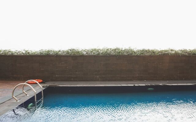 Fancy And Nice Studio At Belmont Residence Puri Apartment