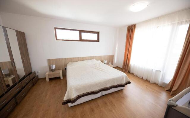 Villas in Complex Trakiyskiy Bryag