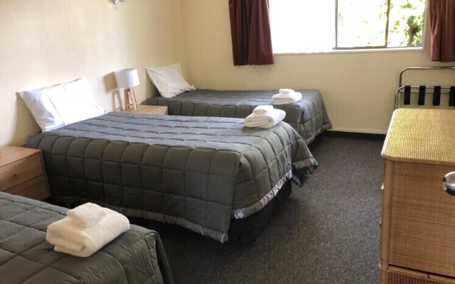 Highwayman Motel