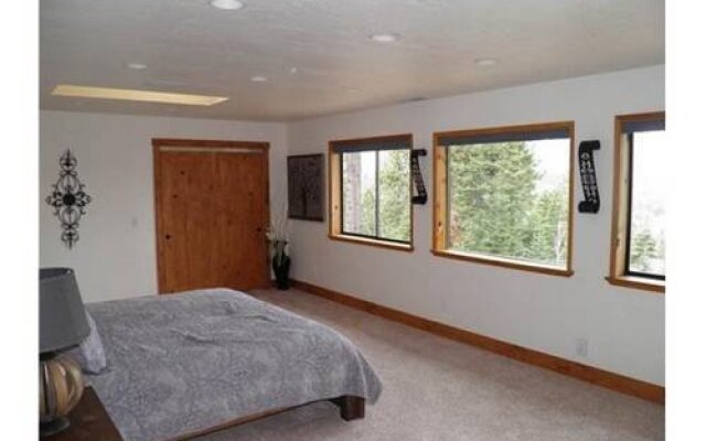 1840 Crystal Air Drive