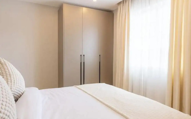 Lux Suites Studio City Apartments