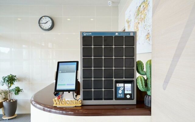 Coral Palace Onna by Sunset Avenue